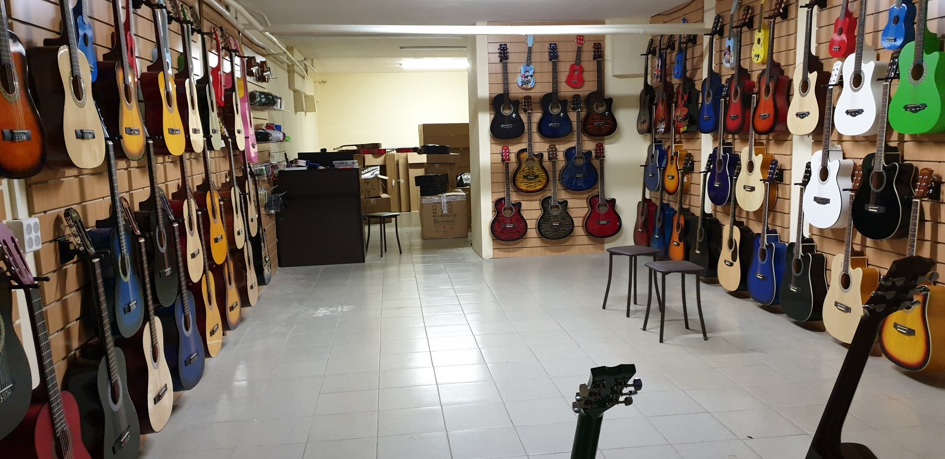 Muz Sound, магазин музыкальных инструментов, Новороссийская улица, 19, цокольный этаж