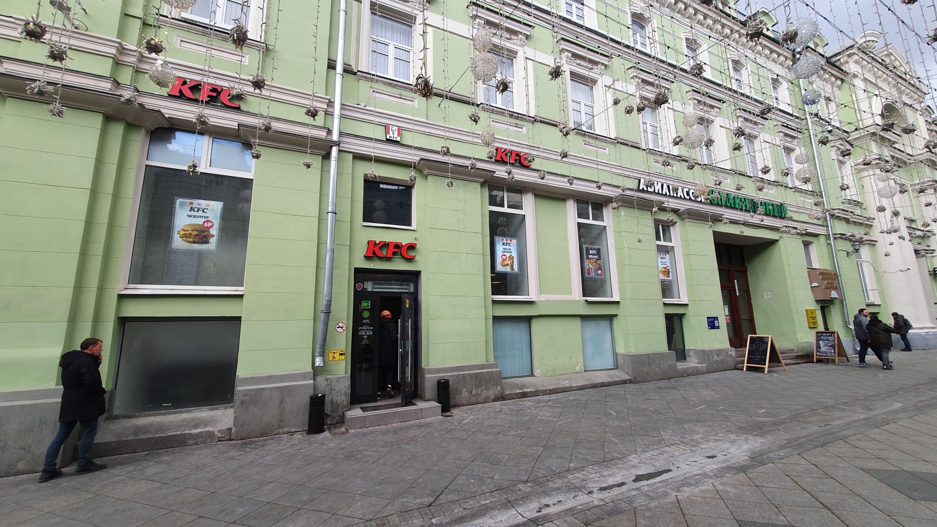 KFC, сеть ресторанов быстрого питания, Никольская, 17 ст1 (1 этаж)