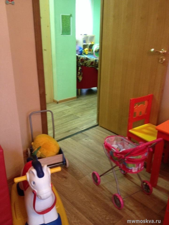 Зелёная дверца, клуб общения для детей до 3-х лет и их родителей, Ферганская, 13 к1 (1 этаж; 1 подъезд)
