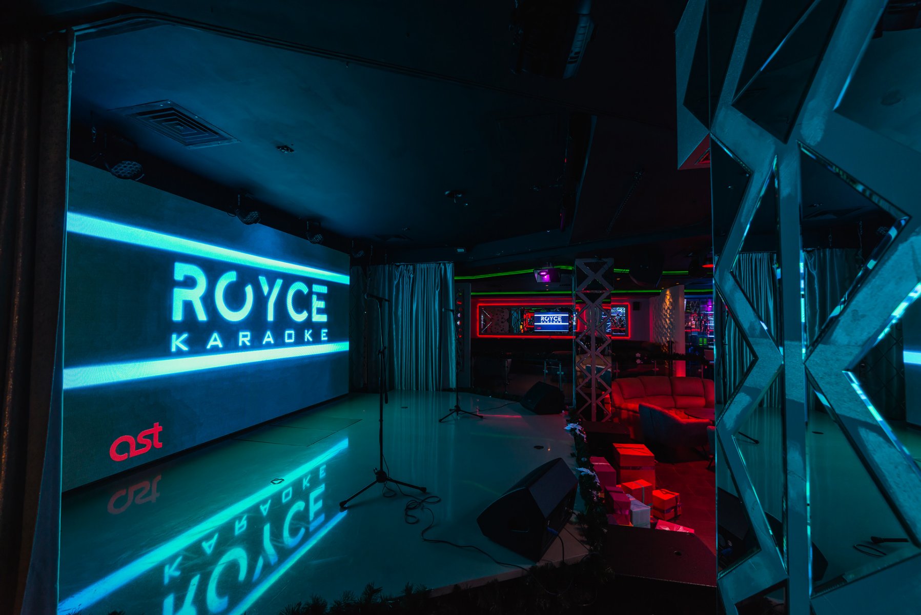 Royce, ночной-караоке клуб, Московская улица, 3а, цокольный этаж