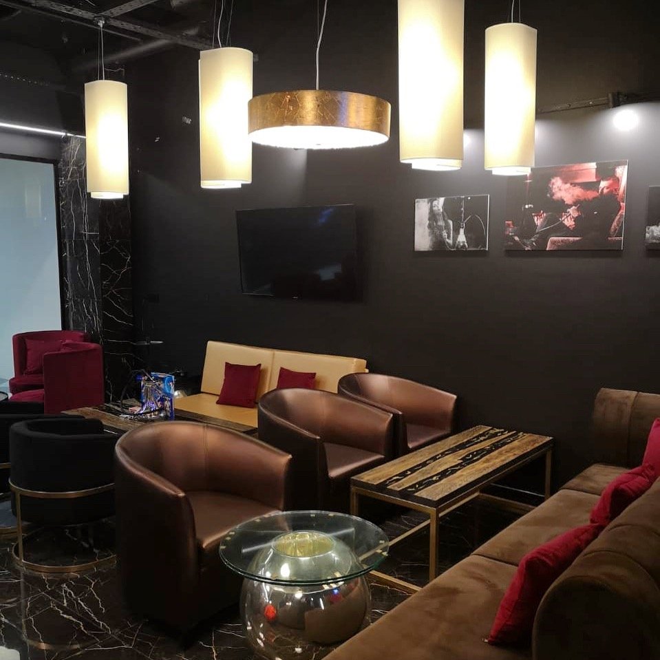 Luxury Lounge, центр паровых коктейлей, Лётчика Ульянина, 5 (1 этаж)