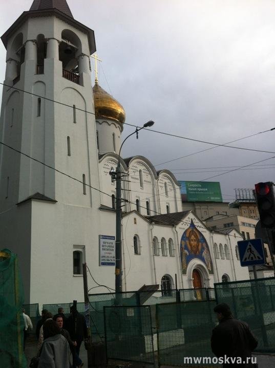 Ленинградский проспект 16 храм живоначальной. Храм Живоначальной Троицы Ленинградский проспект. Храм Живоначальной Троицы на Ленинградском проспекте дом 16. Храм Живоначальной Троицы в бывшей Черкасской богадельне, Москва. Черкасская богадельня в Москве.