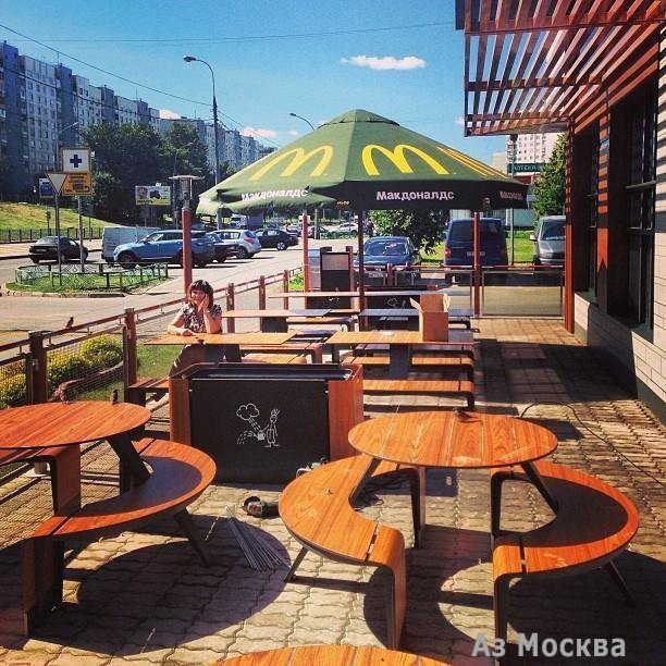 Вкусно — и точка, ресторан быстрого питания, улица Маршала Катукова, 19