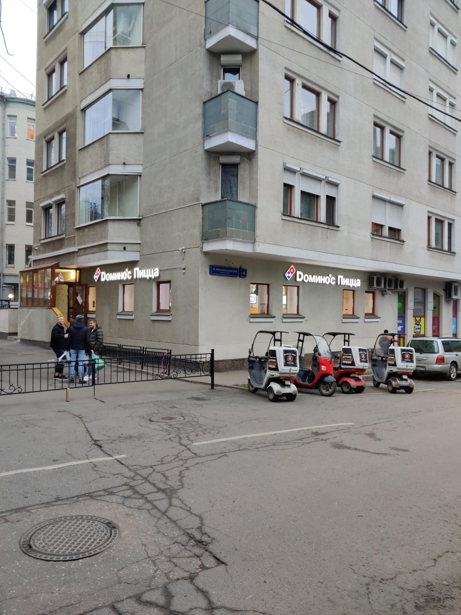 Domino`s Pizza, сеть пиццерий, Малый Николопесковский переулок, 4 (1 этаж)